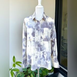 Nasty Gal Tie Dye/ Watercolor Print Button Up Shirt in Beige and Lilac, US 10